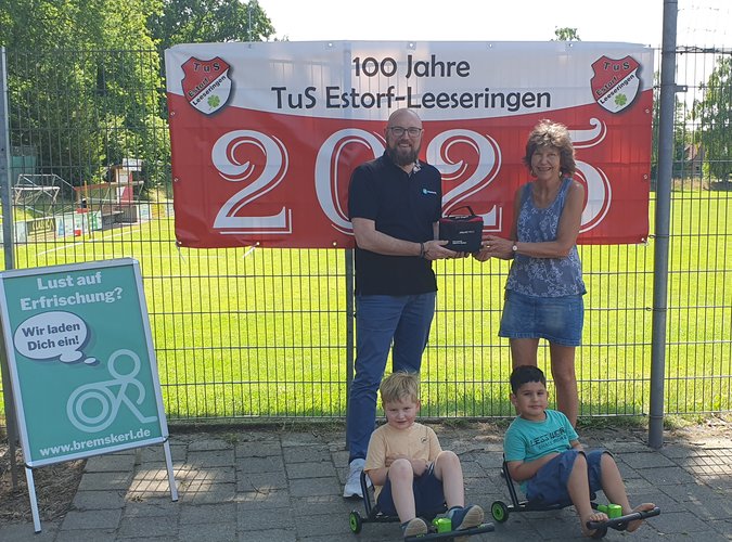 Spendenübergabe von Bremskerl an den TUS Estorf-Leeseringen