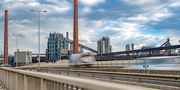 AdobeStock_421320540_Industrieanlage