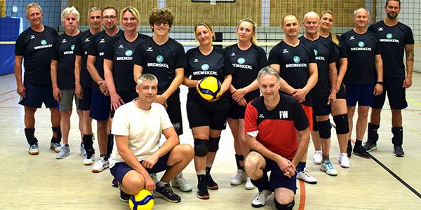 Teamfoto des Volleyballteams des VfB Stolzenau im neuen Outfit