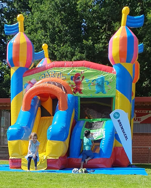 Hüpfburg für die Kinder sponsored by BREMSKERL